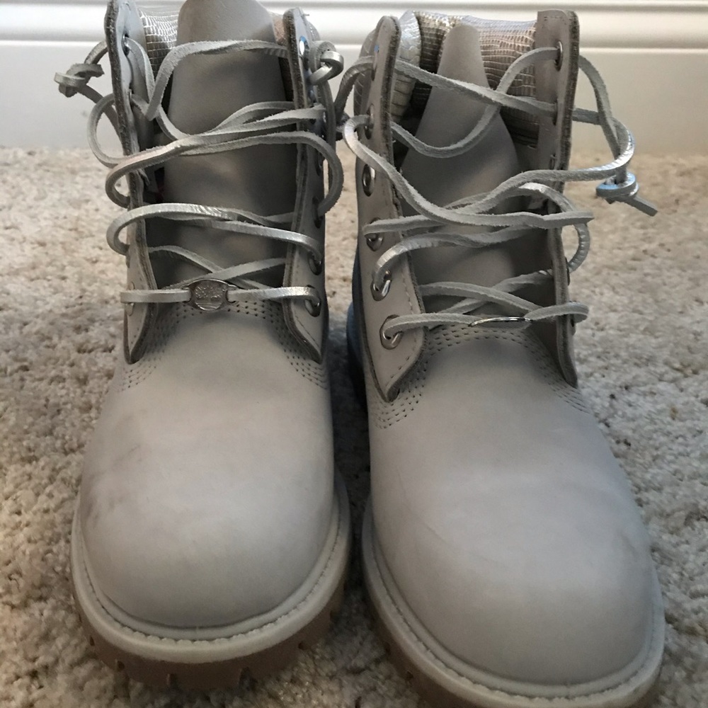 BRAND NEW timberlands.